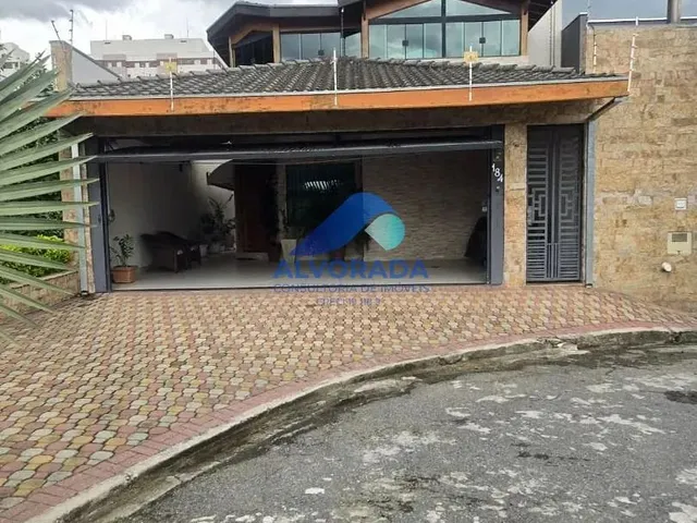 Sobrado com 250m² 3 quartos e 4 banheiros, à venda, no bairro Villa Branca em Jacareí