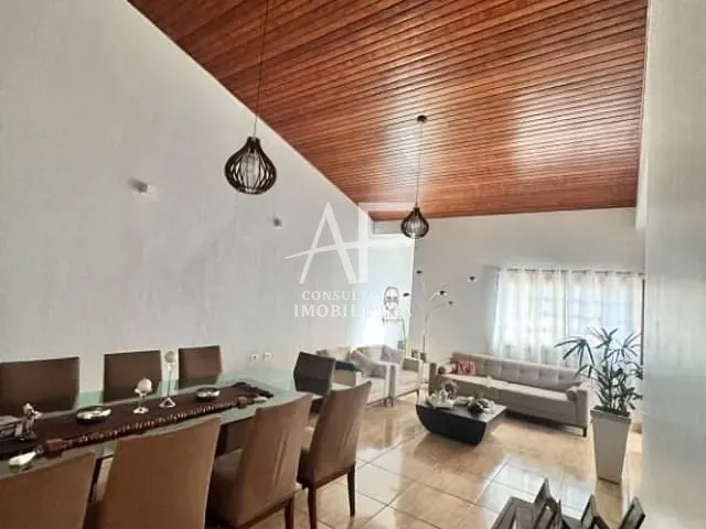 Sobrado com 400m² 5 quartos e 3 banheiros, à venda ou para alugar, no bairro Alto São Pedro em Taubaté