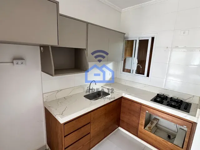 Sobrado 2 quartos e 2 banheiros, à venda, no bairro Rio do Ouro em Caraguatatuba