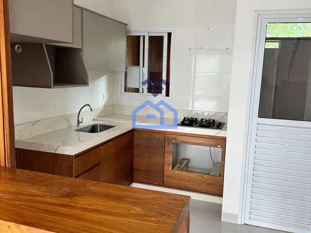 Sobrado 2 quartos e 2 banheiros, à venda, no bairro Rio do Ouro em Caraguatatuba