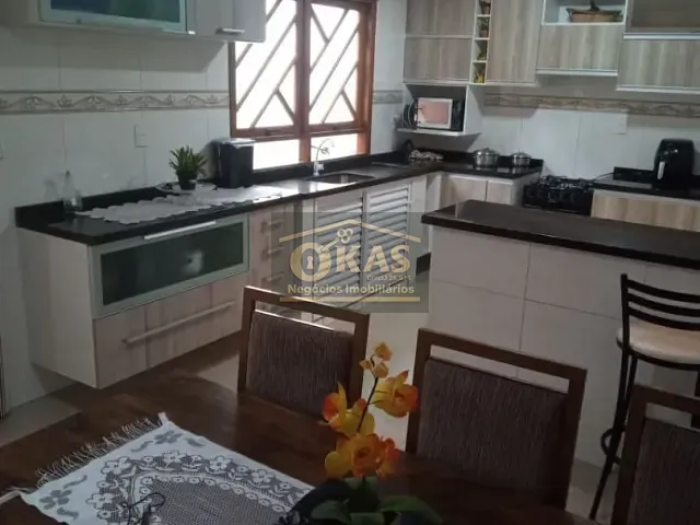 Sobrado com 200m² 3 quartos e 2 banheiros, à venda, no bairro Sítio São José em Suzano