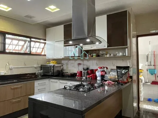 Sobrado com 273m² 5 quartos e 5 banheiros, à venda, no bairro Loteamento Jardim dos Eucaliptos em Tremembé