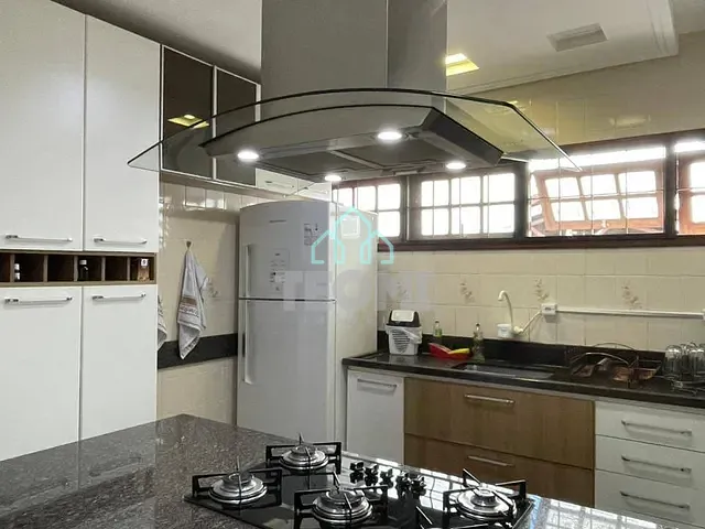 Sobrado com 273m² 5 quartos e 5 banheiros, à venda, no bairro Loteamento Jardim dos Eucaliptos em Tremembé
