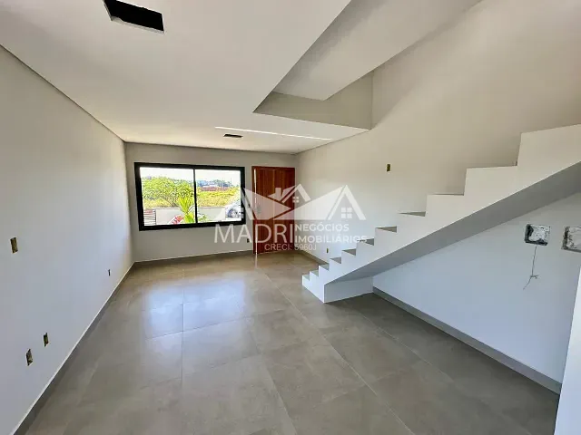 Sobrado 3 quartos e 3 banheiros, à venda, no bairro Forquilhas em São José