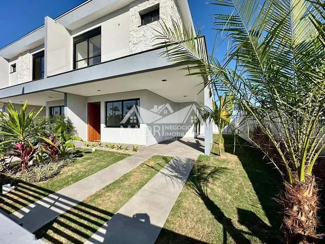 Sobrado 3 quartos e 3 banheiros, à venda, no bairro Forquilhas em São José