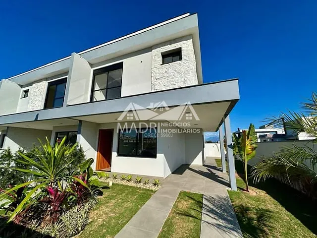 Sobrado 3 quartos e 3 banheiros, à venda, no bairro Forquilhas em São José