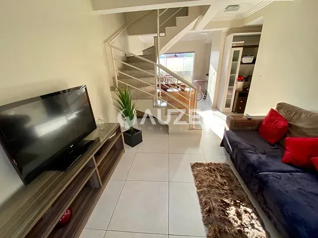 Sobrado com 144m² 4 quartos e 4 banheiros, à venda, no bairro Guabirotuba em Curitiba