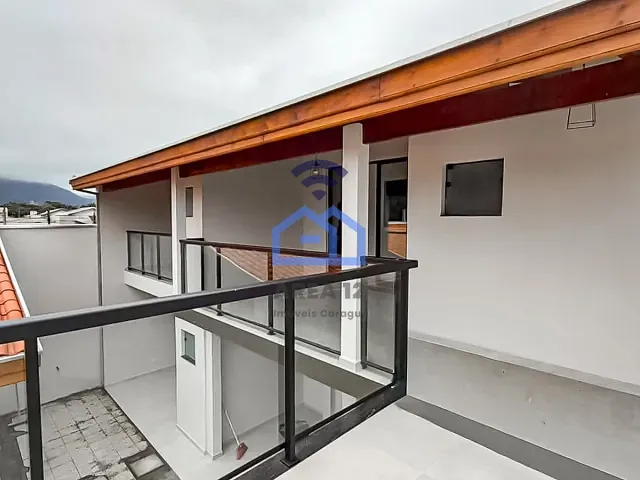 Sobrado 3 quartos e 4 banheiros, à venda, no bairro Indáia em Caraguatatuba