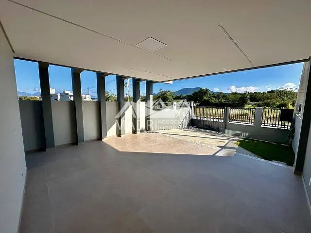 Sobrado 3 quartos e 3 banheiros, à venda, no bairro Forquilhas em São José