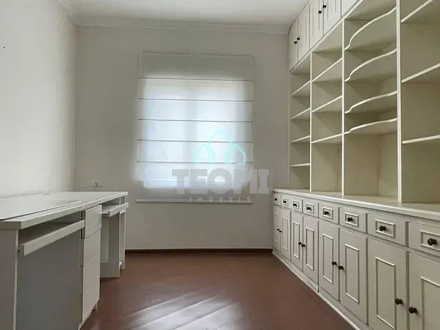 Sobrado com 393m² 5 quartos e 4 banheiros, à venda ou para alugar, no bairro Jardim Santa Clara em Taubaté