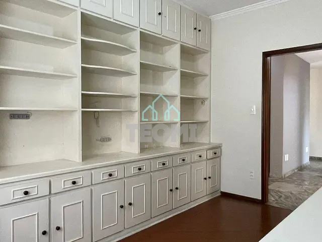 Sobrado com 393m² 5 quartos e 4 banheiros, à venda ou para alugar, no bairro Jardim Santa Clara em Taubaté