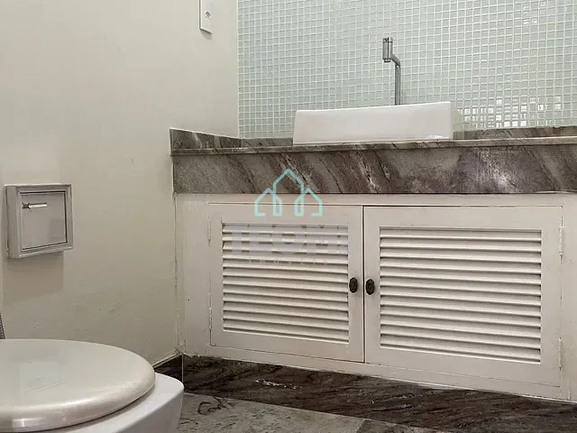 Sobrado com 393m² 5 quartos e 4 banheiros, à venda ou para alugar, no bairro Jardim Santa Clara em Taubaté