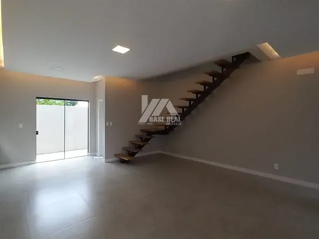 Sobrado com 180m² 3 quartos e 4 banheiros, à venda, no bairro Estrela em Ponta Grossa