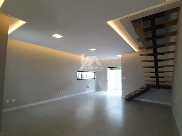 Sobrado com 180m² 3 quartos e 4 banheiros, à venda, no bairro Estrela em Ponta Grossa