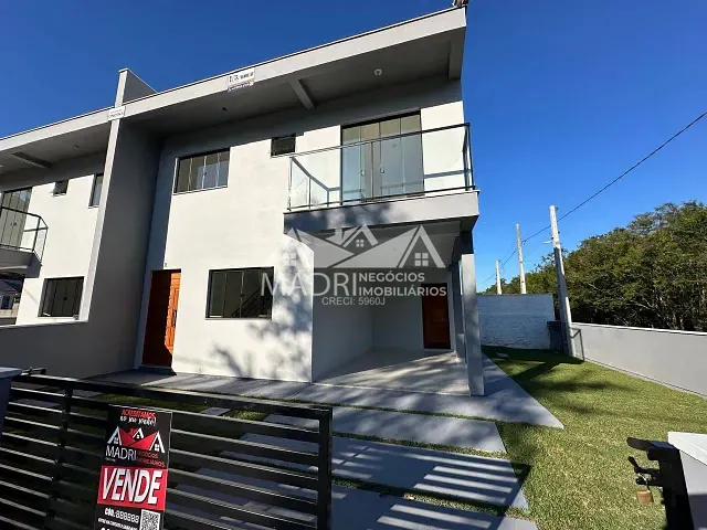 Sobrado 3 quartos e 3 banheiros, à venda, no bairro Forquilhas em São José