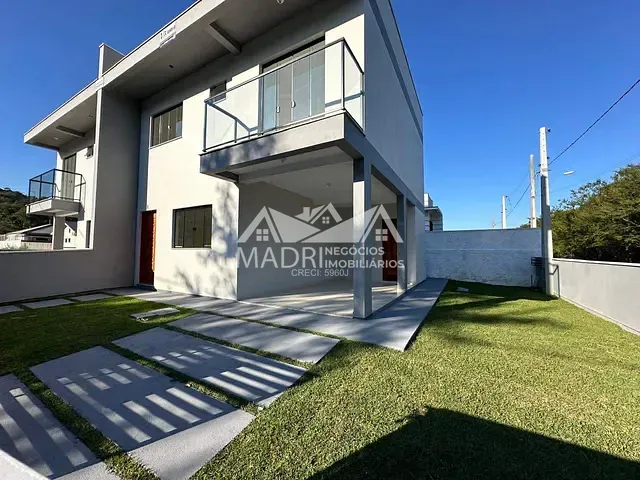 Sobrado 3 quartos e 3 banheiros, à venda, no bairro Forquilhas em São José