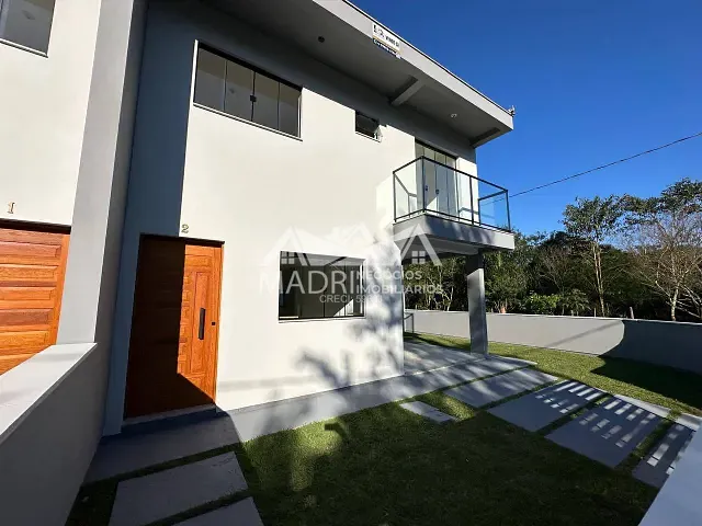 Sobrado 3 quartos e 3 banheiros, à venda, no bairro Forquilhas em São José
