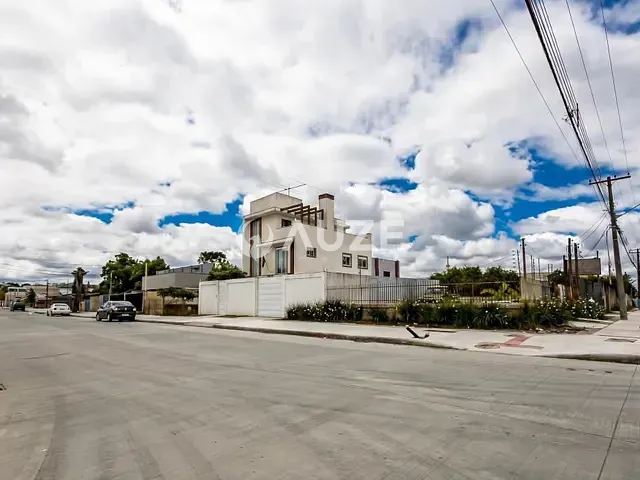 Sobrado com 212m² 3 quartos e 4 banheiros, à venda, no bairro Hauer em Curitiba