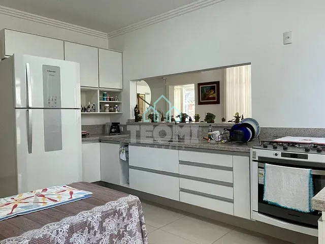 Sobrado com 378m² 5 quartos e 6 banheiros, à venda, no bairro Jardim Santa Clara em Taubaté