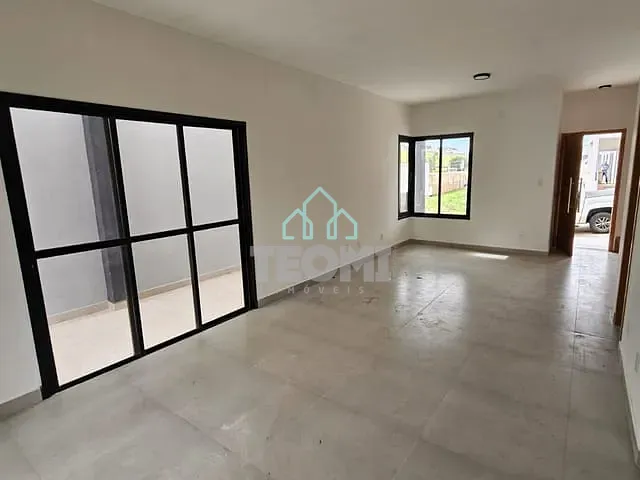 Sobrado 3 quartos e 2 banheiros, à venda, no bairro Morada dos Nobres em Taubaté