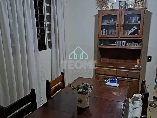 Sobrado com 150m² 4 quartos e 2 banheiros, à venda, no bairro Parque Residencial Bom Conselho em Taubaté