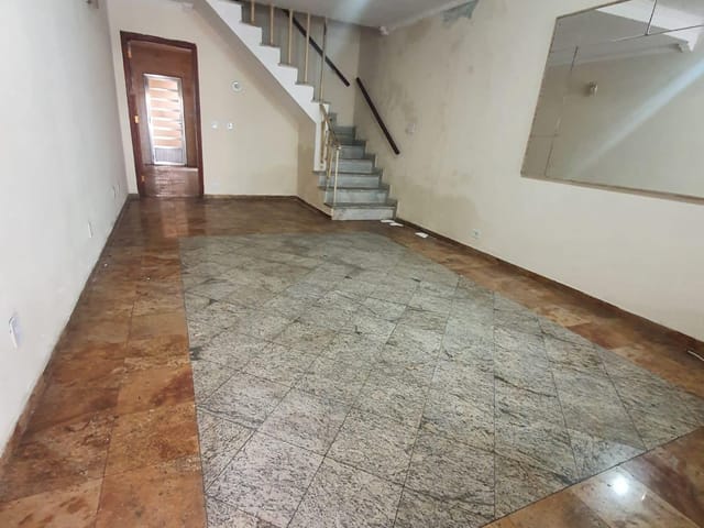 Foto do Sobrado - ✨ Potencial e Localização que Encantam — Sobrado de 121m², 3 Dormitórios, 1 Vaga, à 900m da Estação Carrão 📍🚆 | Organização Imobiliária Açores