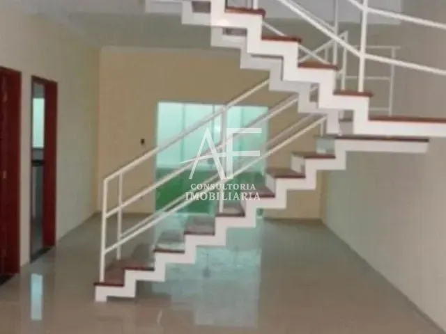 Sobrado com 250m² 3 quartos e 3 banheiros, à venda, no bairro Jardim Hípica Pinheiro em Taubaté