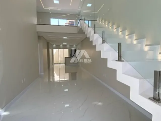 Sobrado 3 quartos e 2 banheiros, à venda, no bairro Jardim Carvalho em Ponta Grossa