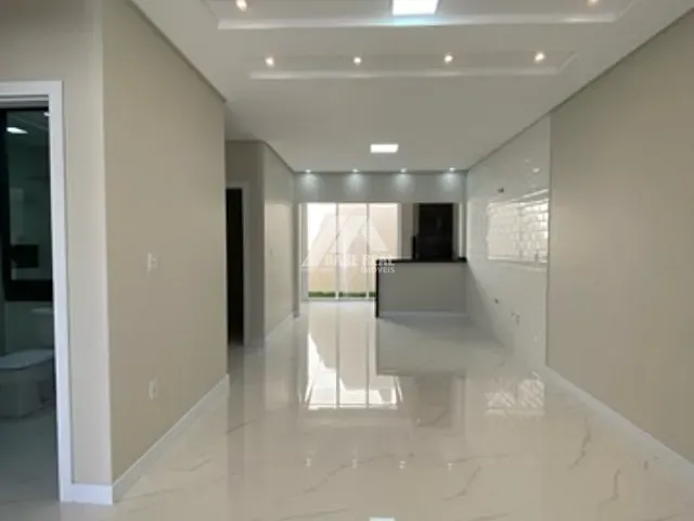 Sobrado 3 quartos e 2 banheiros, à venda, no bairro Jardim Carvalho em Ponta Grossa
