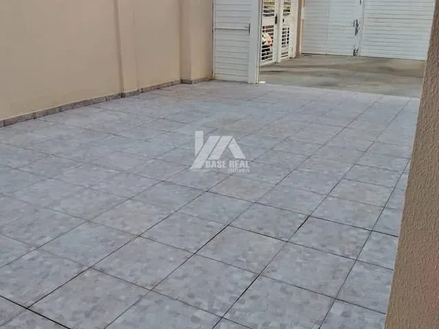 Sobrado 2 quartos e 1 banheiro, à venda, no bairro Uvaranas em Ponta Grossa
