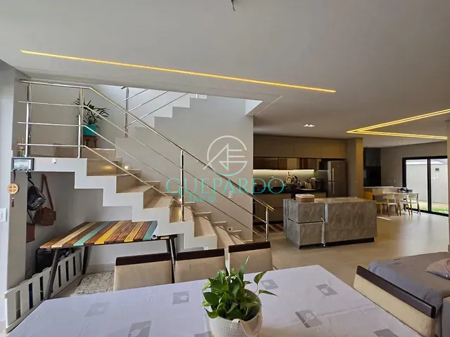 Sobrado com 200m² 3 quartos e 4 banheiros, à venda, no bairro Olímpico em Londrina
