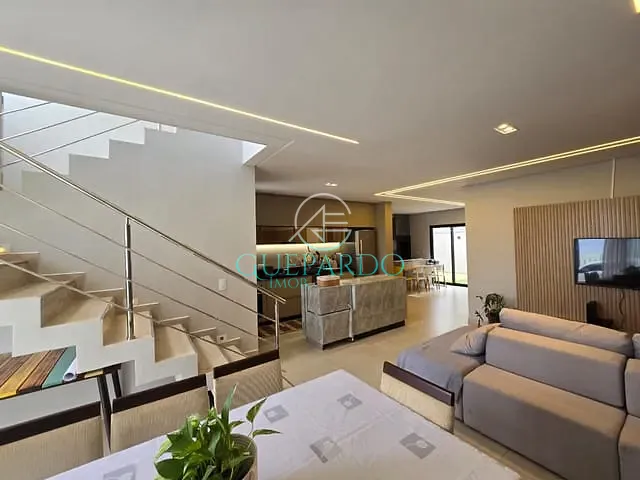 Sobrado com 200m² 3 quartos e 4 banheiros, à venda, no bairro Olímpico em Londrina