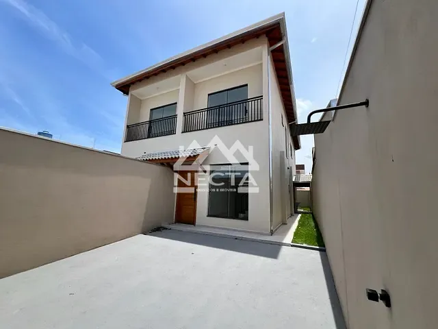 Sobrado com 132m² 3 quartos e 2 banheiros, à venda, no bairro Golfinhos em Caraguatatuba
