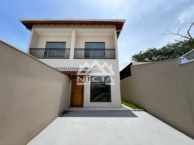 Sobrado com 132m² 3 quartos e 2 banheiros, à venda, no bairro Golfinhos em Caraguatatuba