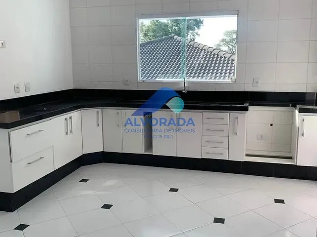 Sobrado com 10m² 3 quartos e 3 banheiros, à venda, no bairro Parque Santo Antônio em Jacareí