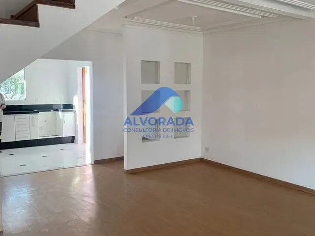 Sobrado com 10m² 3 quartos e 3 banheiros, à venda, no bairro Parque Santo Antônio em Jacareí