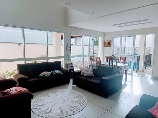 Sobrado com 300m² 3 quartos e 2 banheiros, à venda ou para alugar, no bairro Residencial Novo Horizonte em Taubaté