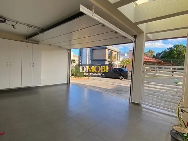 Sobrado com 200m² 4 quartos e 3 banheiros, à venda, no bairro Cadiz em Gravataí