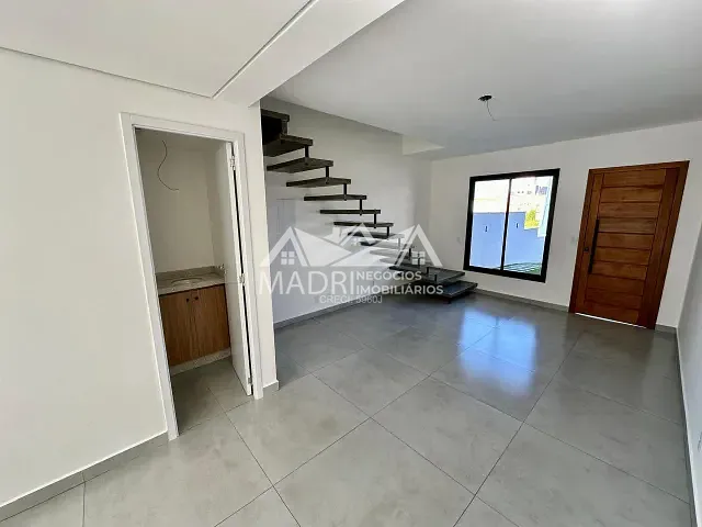 Sobrado 2 quartos e 3 banheiros, à venda, no bairro Areias em São José