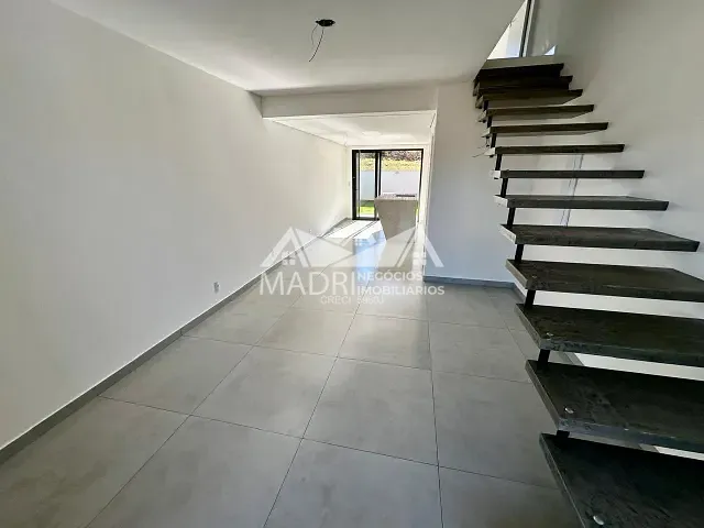Sobrado 2 quartos e 3 banheiros, à venda, no bairro Areias em São José