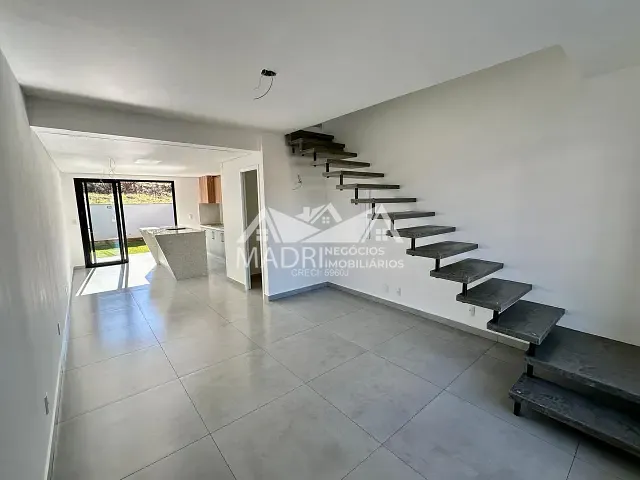 Sobrado 2 quartos e 3 banheiros, à venda, no bairro Areias em São José