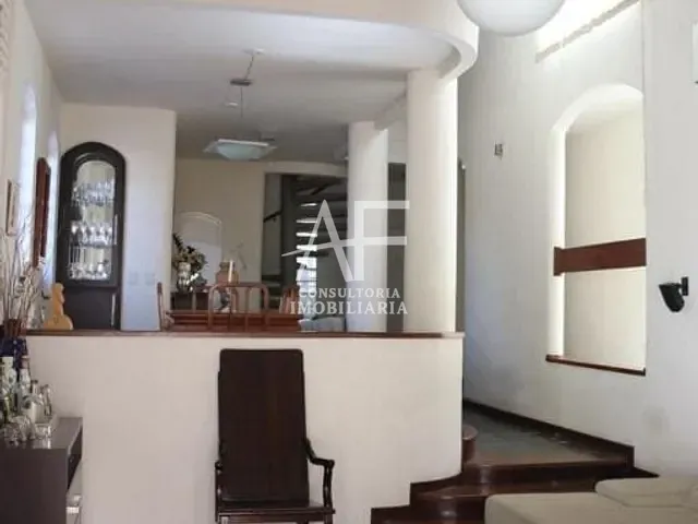 Sobrado com 510m² 4 quartos e 3 banheiros, à venda, no bairro Vila São Geraldo em Taubaté