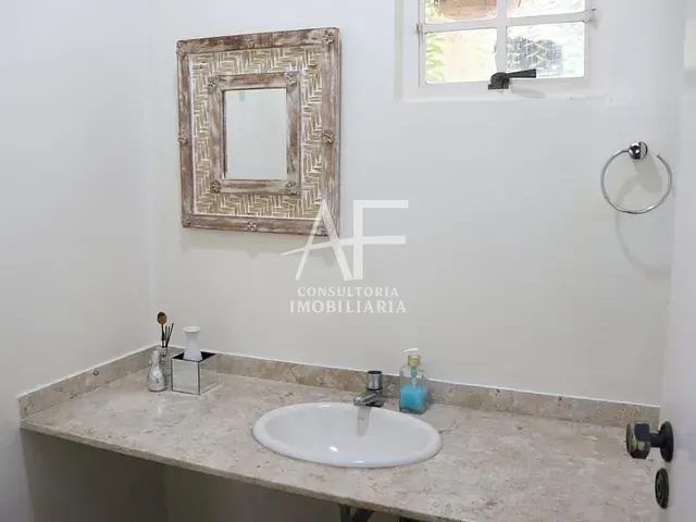 Sobrado com 510m² 4 quartos e 3 banheiros, à venda, no bairro Vila São Geraldo em Taubaté