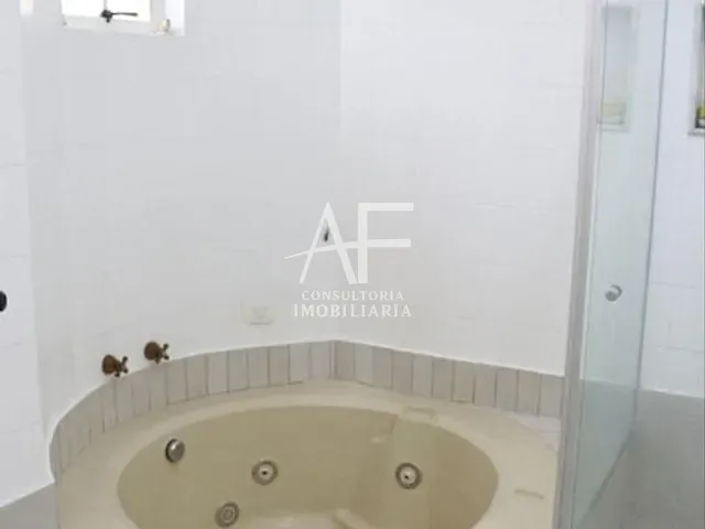 Sobrado com 510m² 4 quartos e 3 banheiros, à venda, no bairro Vila São Geraldo em Taubaté