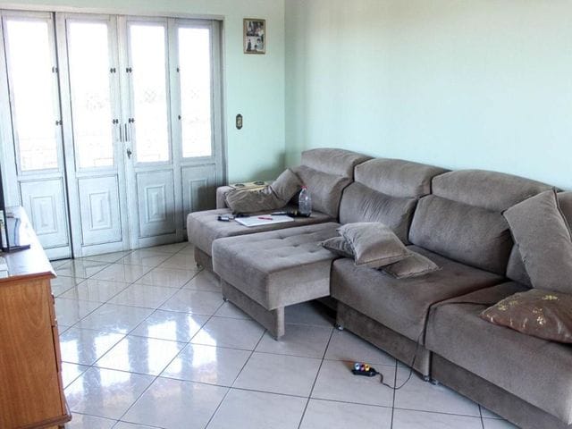 Sobrado com 302m² 4 quartos e 5 banheiros, à venda, no bairro Bandeirantes em Londrina