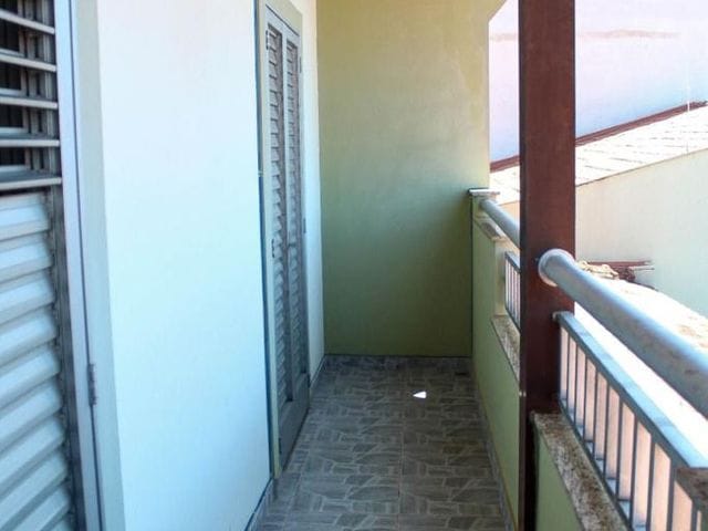 Sobrado com 302m² 4 quartos e 5 banheiros, à venda, no bairro Bandeirantes em Londrina