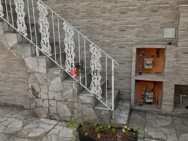 Sobrado com 210m² 4 quartos e 2 banheiros, à venda, no bairro Parque Tomas Saraiva em São Paulo