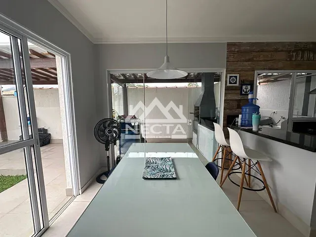 Sobrado com 183m² 2 quartos e 3 banheiros, à venda, no bairro Balneário Gardem Mar em Caraguatatuba