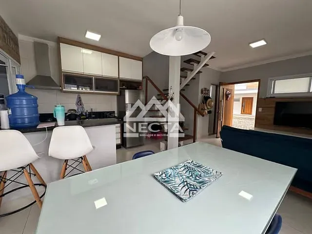 Sobrado com 183m² 2 quartos e 3 banheiros, à venda, no bairro Balneário Gardem Mar em Caraguatatuba