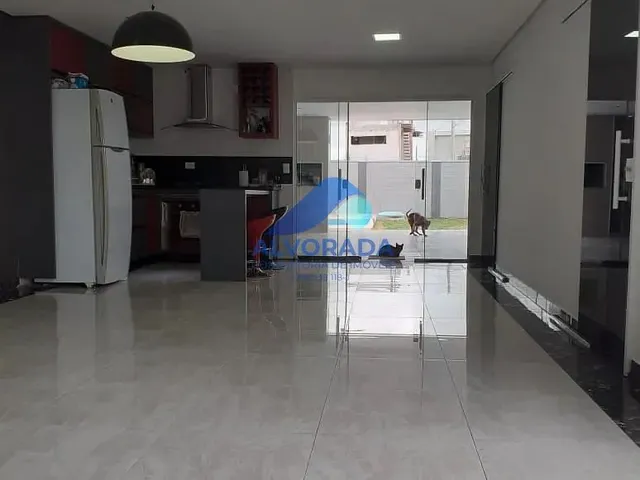 Sobrado com 256m² 4 quartos e 3 banheiros, à venda, no bairro Jardim Jacinto em Jacareí